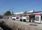Un RER métropolitain en gare